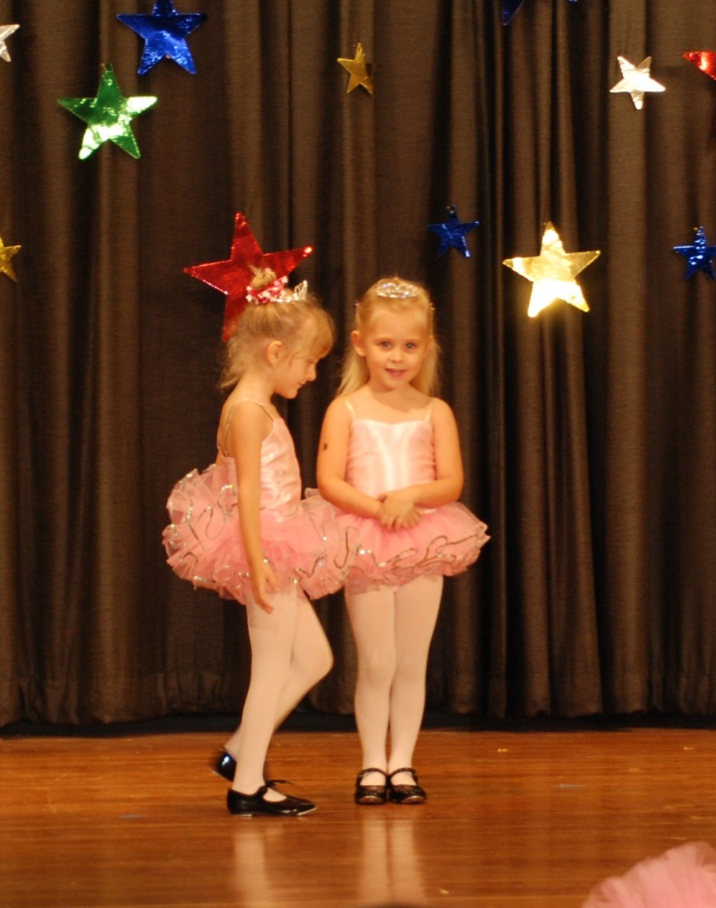 2012/05(May)/Sydney's Dance Recital/800x600_2012-05-12-Sydney's Recital-12.jpg